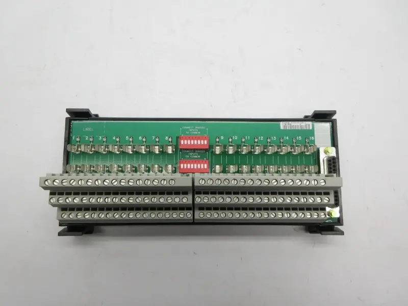 Allen Bradley 1492-Aifm16-F-5 Ser. C 10-30Vdc (Br/Wh) Nsmp 2