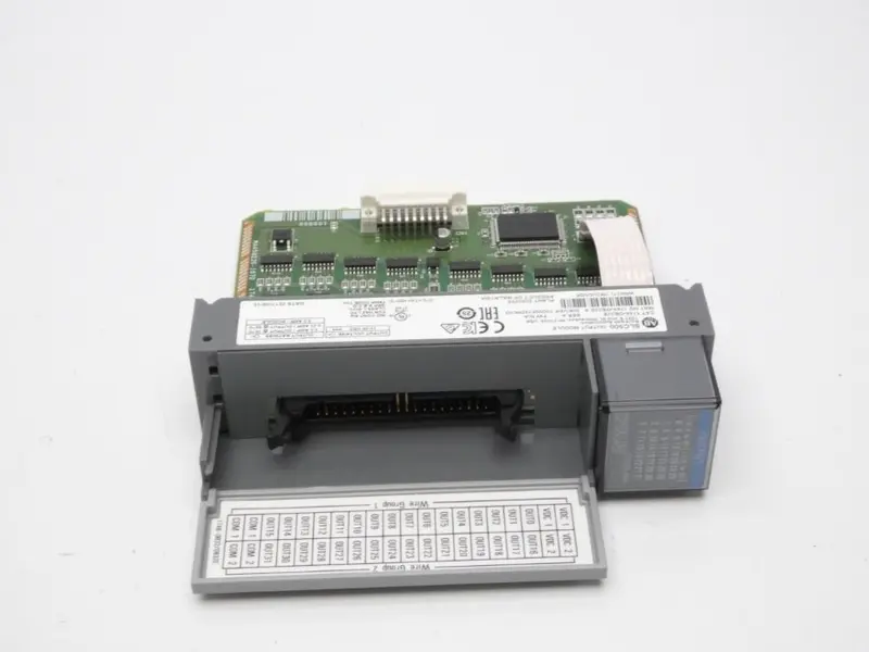 Allen Bradley 1746-Ob32e Ser. A Ver. 02 10-30Vdc 8.0A Nsmp 2
