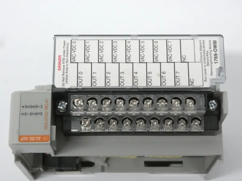 Allen Bradley 1769-Ow8i Ser. B F/W 3.1 Ver. 03 24Vdc 2.5A Nsnp 2