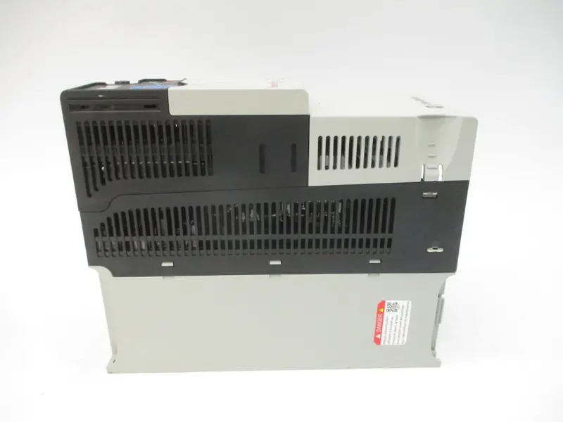 Allen Bradley 25B-D030n104 Ser. A F/W 5.001 380-480Vac 24.0A Nsnp 2