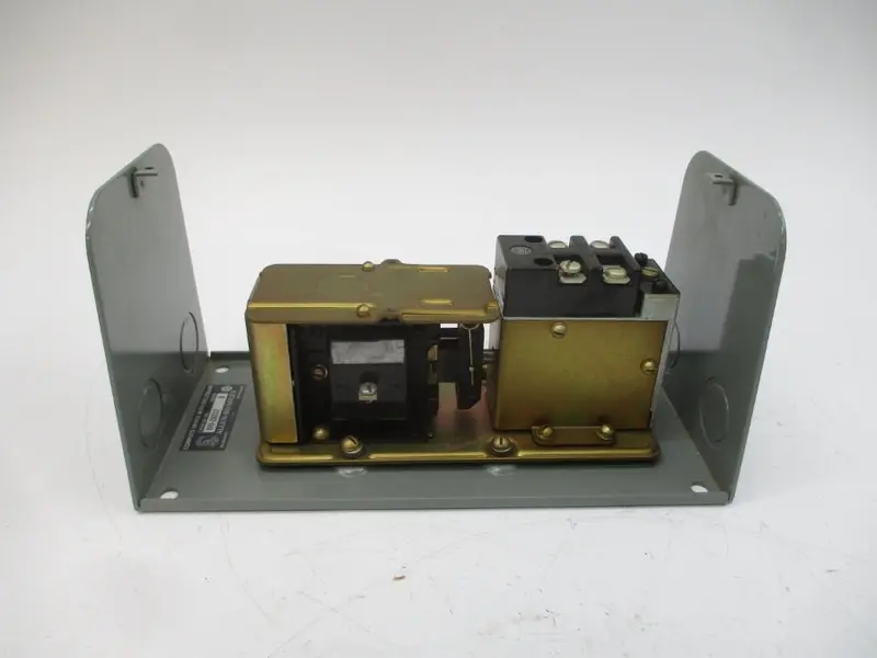 Allen Bradley 849-Zad32 Ser. B 110/120V 60A (Missing Cover) (Br/Yl) Nsmp 2